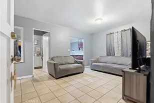 907 E 109th Pl, Los Angeles, CA 90059 - Photo 5