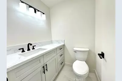 200 Carriage #B, Santa Ana, CA 92707 - Photo 19