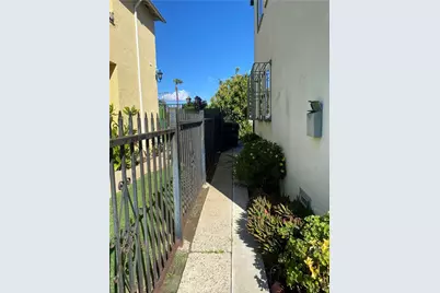 2115 W 102nd, Los Angeles, CA 90047 - Photo 15