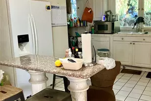 1070 S Wilton Pl, Los Angeles, CA 90019 - Photo 5