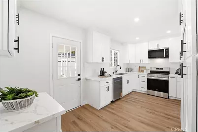 2835 Delta, Long Beach, CA 90810 - Photo 9