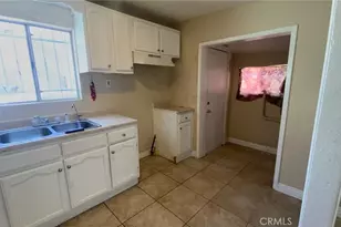 715 E 87th Pl, Los Angeles, CA 90002 - Photo 19