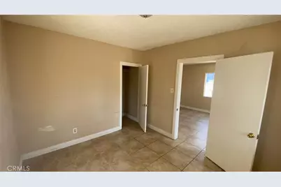 715 E 87th Place, Los Angeles, CA 90002 - Photo 3