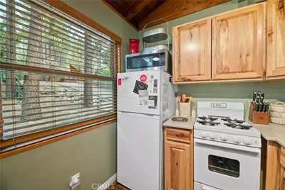 42955 Encino, Big Bear Lake, CA 92315 - Photo 13