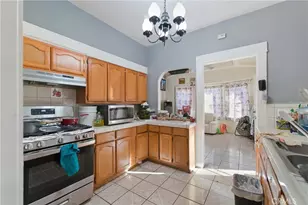 608 W 52nd, Los Angeles, CA 90037 - Photo 41