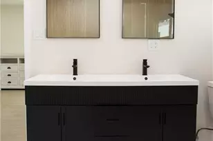 325 E 222nd St St, Carson, CA 90745 - Photo 23