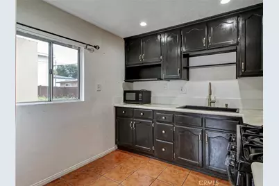 110 W Forhan Street, Long Beach, CA 90805 - Photo 11