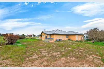 5635 Hollister, Phelan, CA 92371 - Photo 57