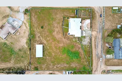 5635 Hollister, Phelan, CA 92371 - Photo 5