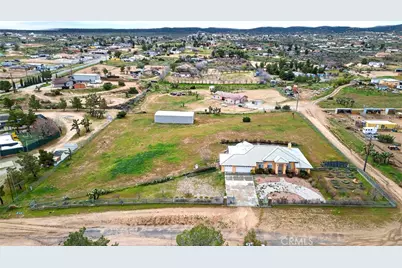 5635 Hollister, Phelan, CA 92371 - Photo 9