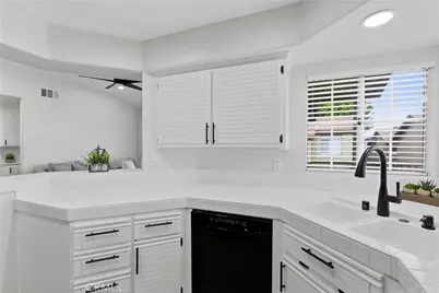 8070 E Oak Ridge Circle, Anaheim Hills, CA 92808 - Photo 11