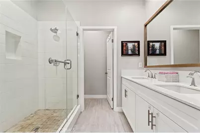 649 W Foothill Boulevard #2, Glendora, CA 91741 - Photo 15