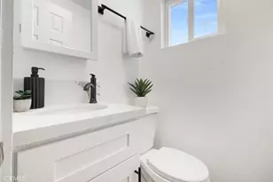 1450 W 35th Pl, Los Angeles, CA 90018 - Photo 33