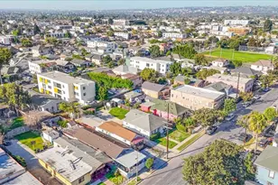 1450 W 35th Pl, Los Angeles, CA 90018 - Photo 45