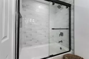 1450 W 35th Pl, Los Angeles, CA 90018 - Photo 29