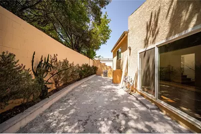 3751 Prestwick, Los Angeles, CA 90027 - Photo 53