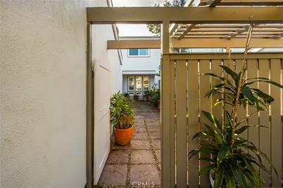 19731 Shorecliff, Huntington Beach, CA 92648 - Photo 3