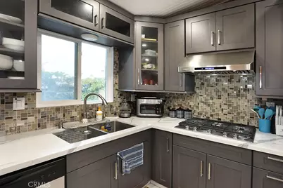 9802 Chanticleer, Anaheim, CA 92804 - Photo 11