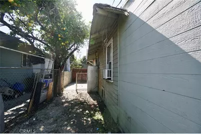 1323 W 41st, Los Angeles, CA 90037 - Photo 25