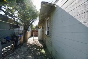 1323 W 41st, Los Angeles, CA 90037 - Photo 25