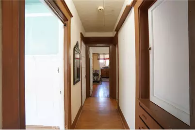 1323 W 41st, Los Angeles, CA 90037 - Photo 21
