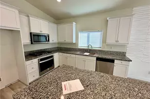 11827 Fresh Meadow Pl, Victorville, CA 92392 - Photo 17