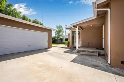 2660 Gondar Avenue, Long Beach, CA 90815 - Photo 43