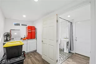 9424 Los Angeles, Bellflower, CA 90706 - Photo 17