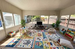 4239 S Raymond Ave, Los Angeles, CA 90037 - Photo 47