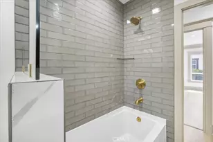 4239 S Raymond Ave, Los Angeles, CA 90037 - Photo 37