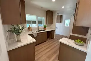 4239 S Raymond Ave, Los Angeles, CA 90037 - Photo 9