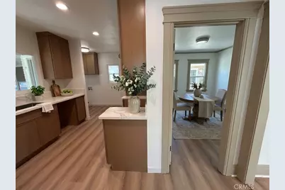 4239 S Raymond Avenue, Los Angeles, CA 90037 - Photo 5