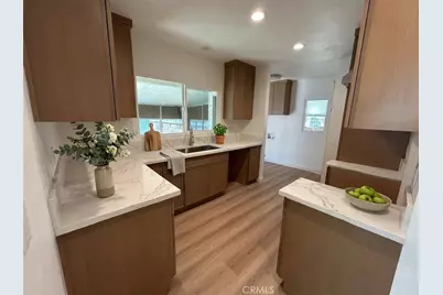 4239 S Raymond Avenue, Los Angeles, CA 90037 - Photo 3