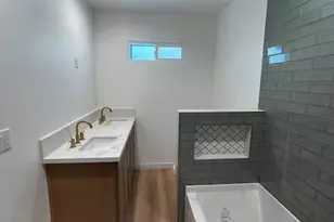 4239 S Raymond Ave, Los Angeles, CA 90037 - Photo 17