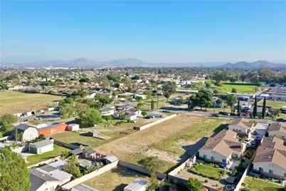 17562 Court Street, Fontana, CA 92336 - Photo 7