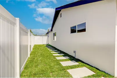 2433 Littleton, Costa Mesa, CA 92626 - Photo 49