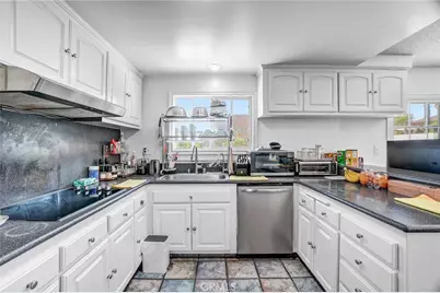 11584 Rosemary Avenue, Fountain Valley, CA 92708 - Photo 19