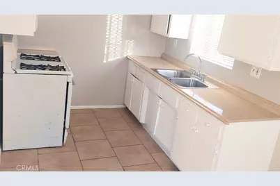 687 W 17th, San Bernardino, CA 92405 - Photo 9