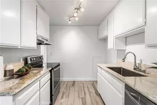 17572 Vandenberg Ln, Tustin, CA 92780 - Photo 11