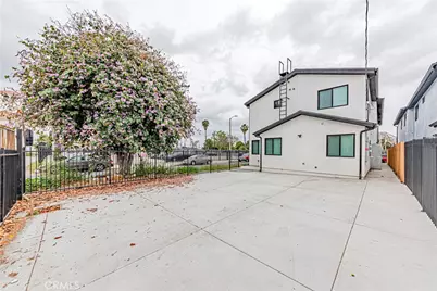 10424 Graham Avenue, Los Angeles, CA 90002 - Photo 45