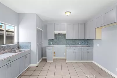 10406 Avalon Boulevard, Los Angeles, CA 90003 - Photo 7