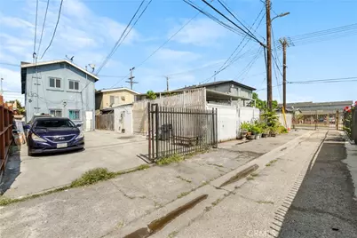 10406 Avalon Boulevard, Los Angeles, CA 90003 - Photo 25