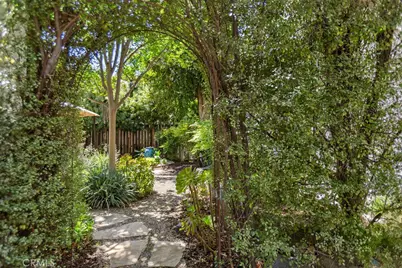 1710 N Los Robles, Pasadena, CA 91104 - Photo 35