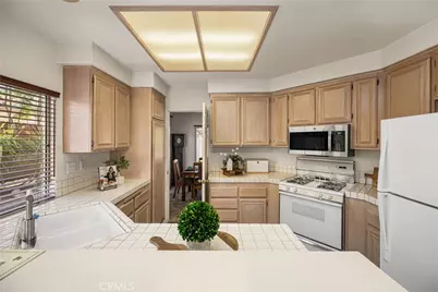 39876 Via Castana, Murrieta, CA 92563 - Photo 11