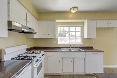 38502 Sumac Avenue, Palmdale, CA 93550 - Photo 9