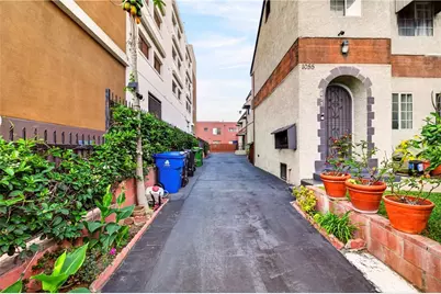 1053 S Oxford Avenue, Los Angeles, CA 90006 - Photo 7