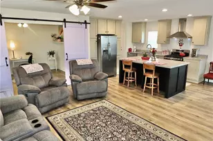 10525 Somerset, Bellflower, CA 90706 - Photo 9
