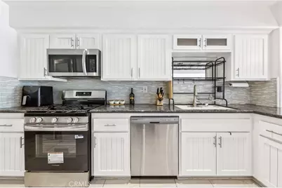 512 S Hollydale, Anaheim, CA 92808 - Photo 17