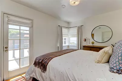 317 N Beachwood Avenue, Burbank, CA 91506 - Photo 17