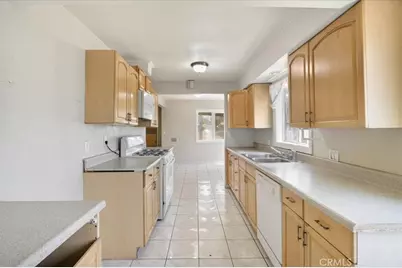 2114 Orange Avenue, Santa Ana, CA 92707 - Photo 11
